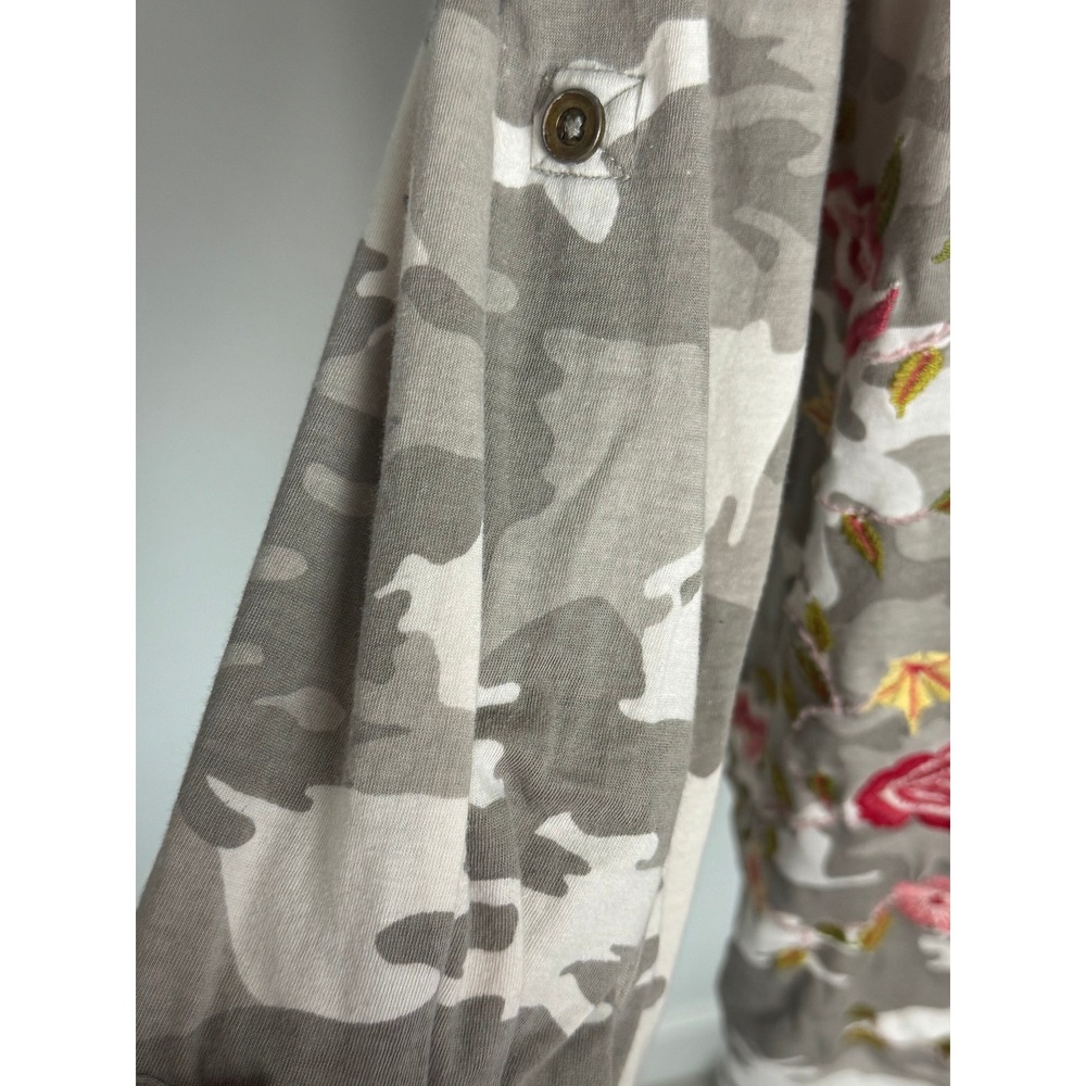 Caite Womens XL Camo Floral Embroidered Button Down Roll Tab Sleeve Shirt Grey - Picture 5 of 11